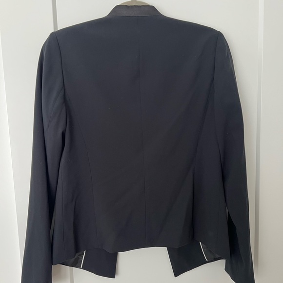 Banana Republic Tuxedo Blazer. - Picture 4 of 4